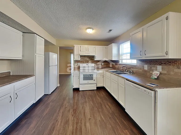 1494 Blue Grass Pkwy — Photo 3