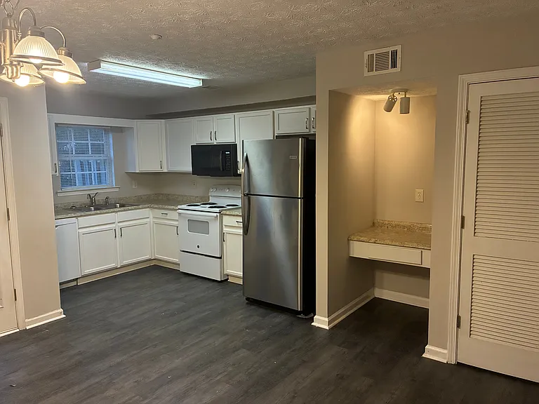 6433 Wellington Chase Ct — Photo 8