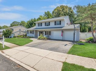 10 Oneonta Ct, Centerport, NY 11721