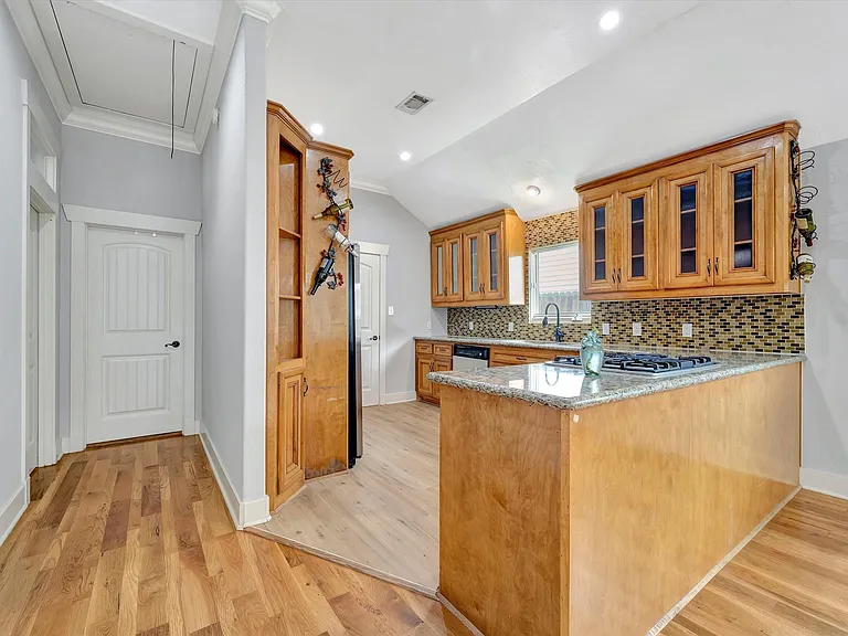 4628 Kermit St — Photo 9
