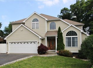 5 Riverwalk Ln, Norwalk, CT 06850