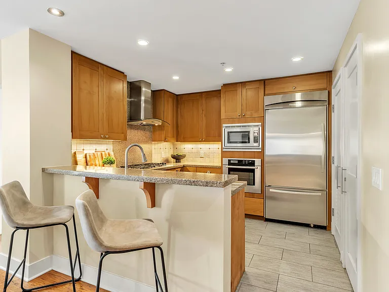 700 W East St #1905 — Photo 4