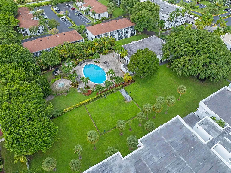 The Luxe at Boca — Photo 29