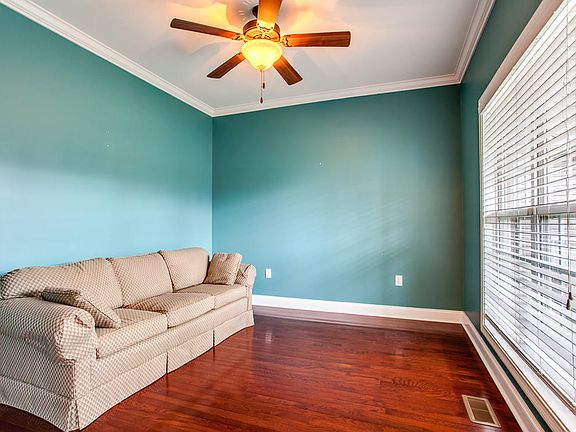 5th image of 7901 Corbin Ln