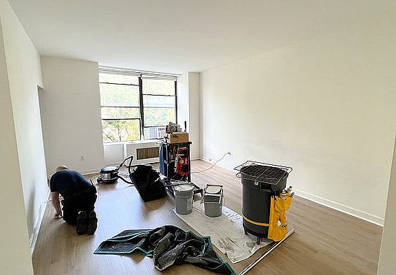 2nd image of 39 W 76th St #4