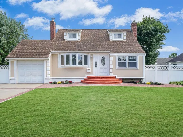 340 Clift Street, Central Islip, NY 11722