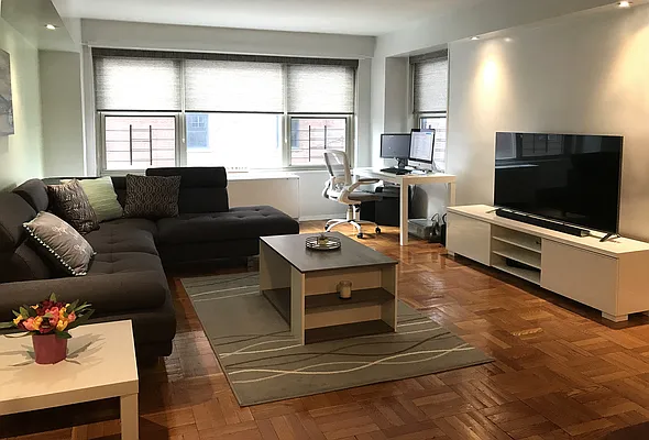 Sold by Winzone Realty Inc | media 10