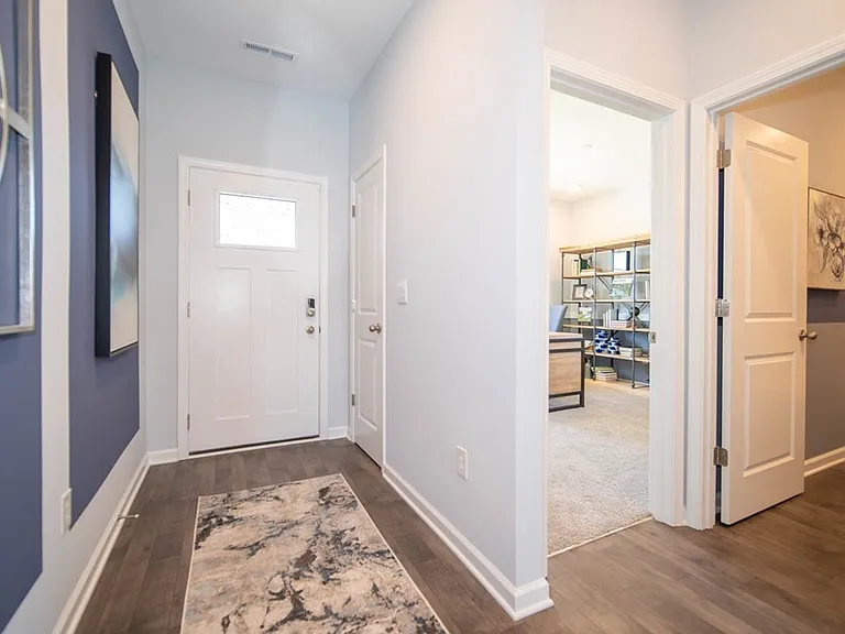 Sandalwood — Photo 24