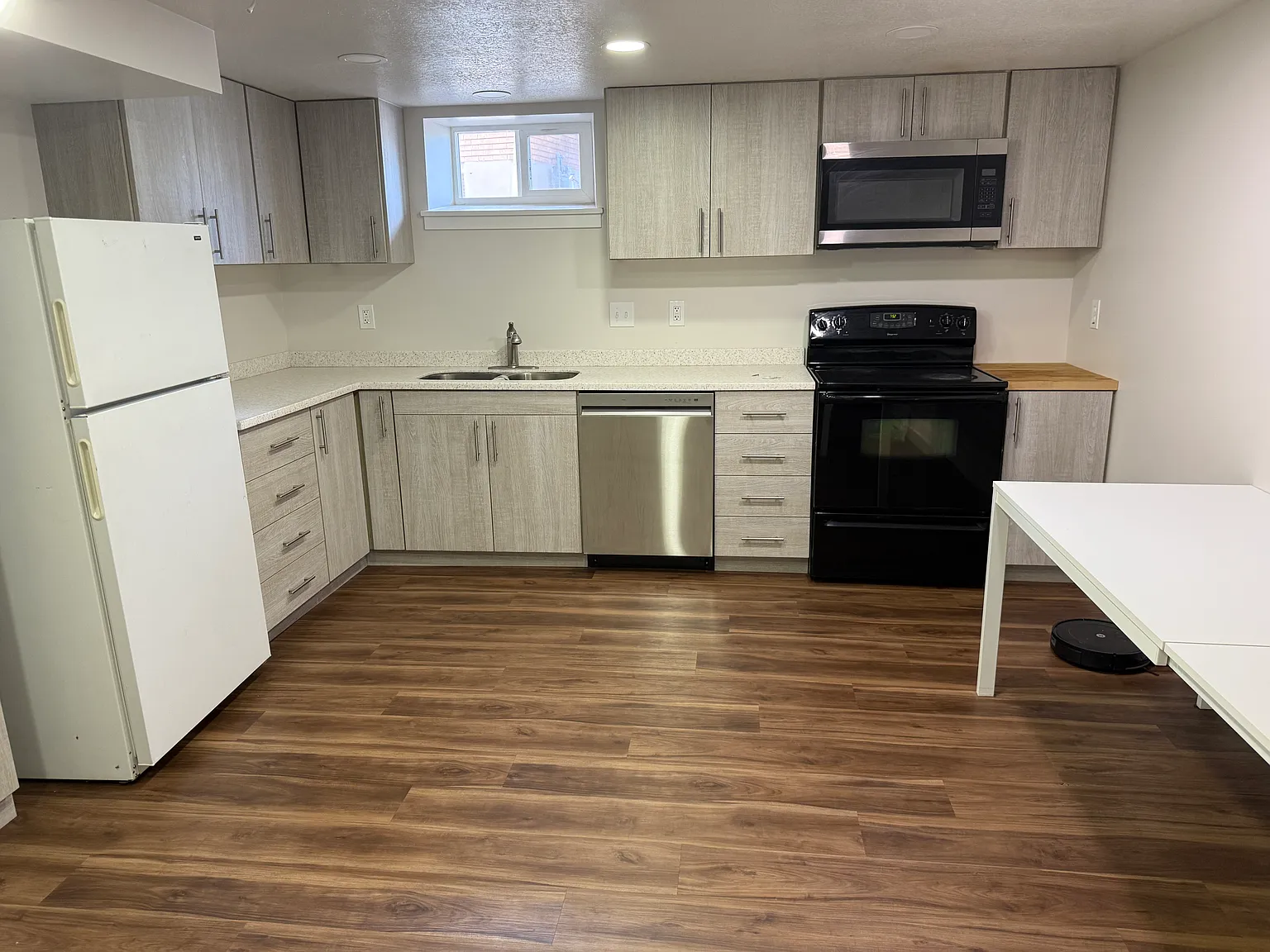 3 bed, 1400 sqft, $1,500 — Photo 3