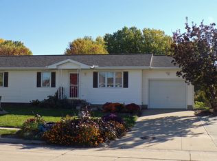 2957 Eastbrook Dr, Columbus, NE 68601