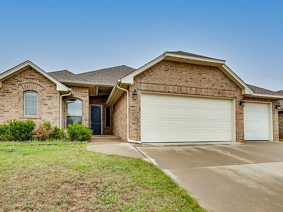 2nd image of 1221 Pebble Pond Dr