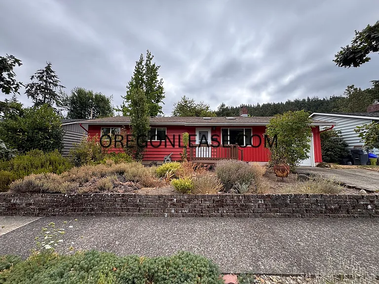 3315 University St — Photo 2