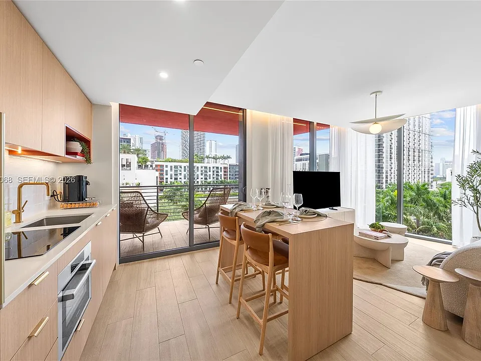90 NE 32nd St #501