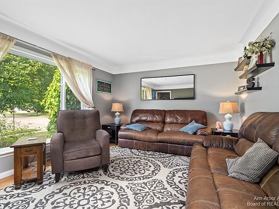 3rd image of 15624 Angelique Ave