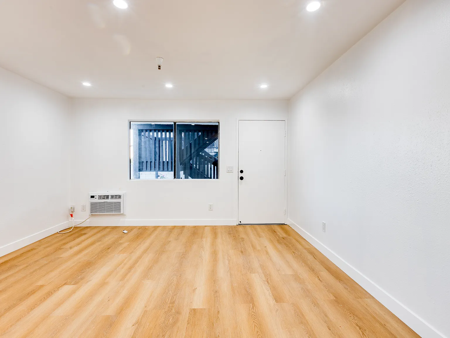 2 bed, 850 sqft, $2,295 — Photo 3