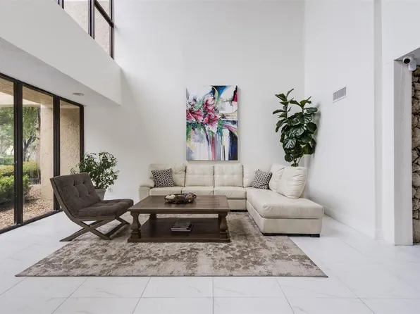 16200 Golf Club Road #203, Weston, FL 33326