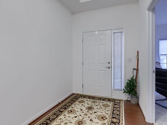 3rd image of 423 Valor Dr