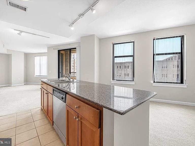 400 Massachusetts Ave NW #820 — Photo 12