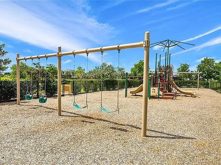 14672 Edgewater Cir — Photo 30
