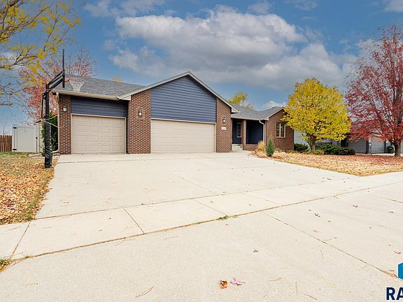 2nd image of 1313 W Stonegate Dr