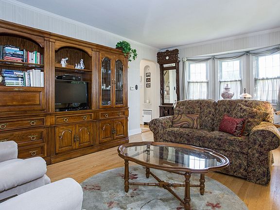 5th image of 41 Dogwood Ave