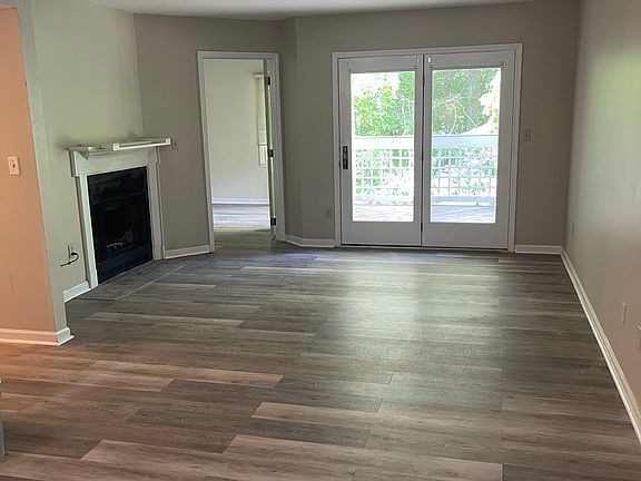 3rd image of 300 Durand Dr APT 10