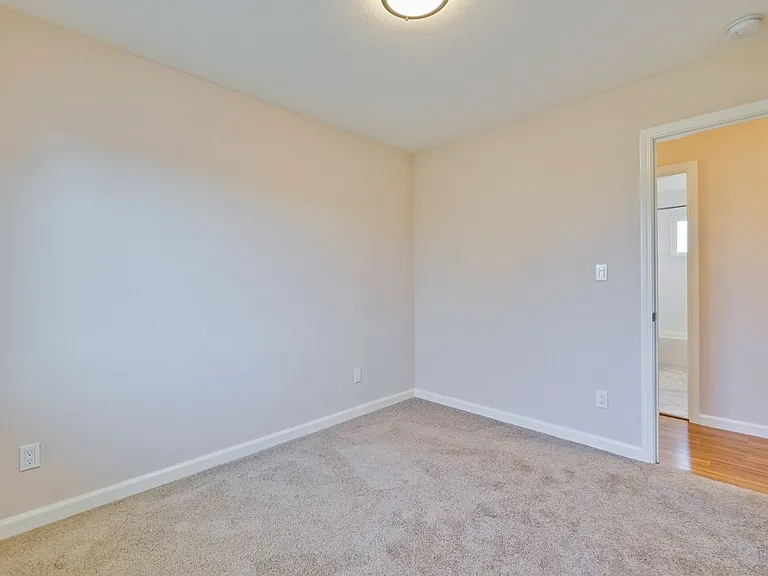 1425 Sunshadow Ln — Photo 25