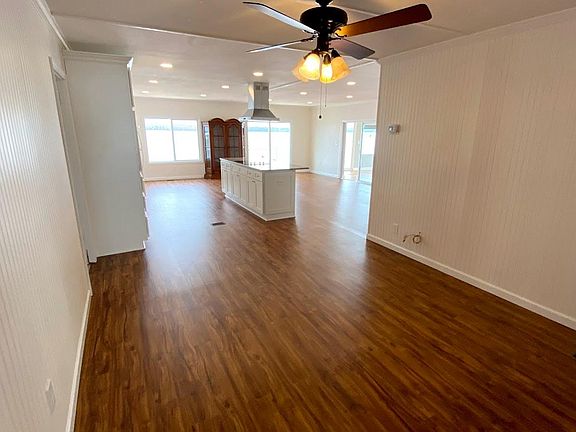 5th image of 320 Colonial Blvd #10