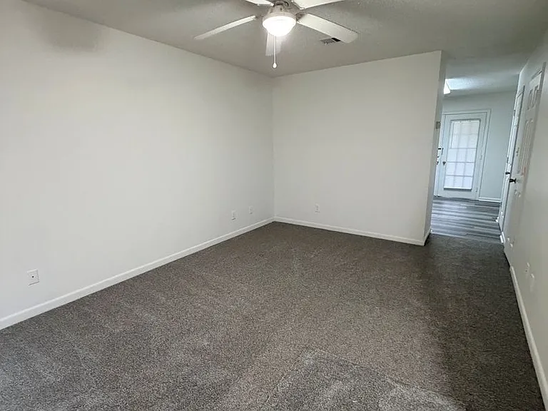442 Stanley Ave — Photo 3