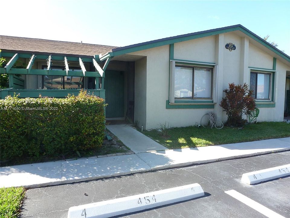 1st image of 454 Lakeview Dr APT 4