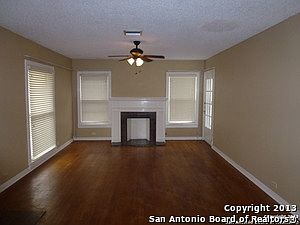 3rd image of 2022 W Woodlawn Ave