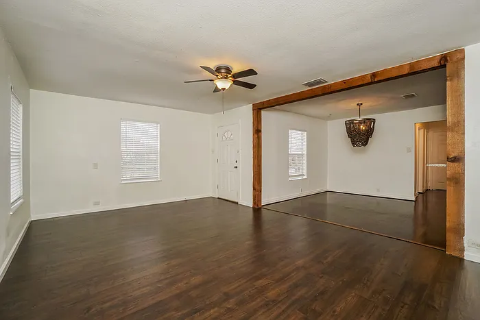 294 El Monte Blvd — Photo 3