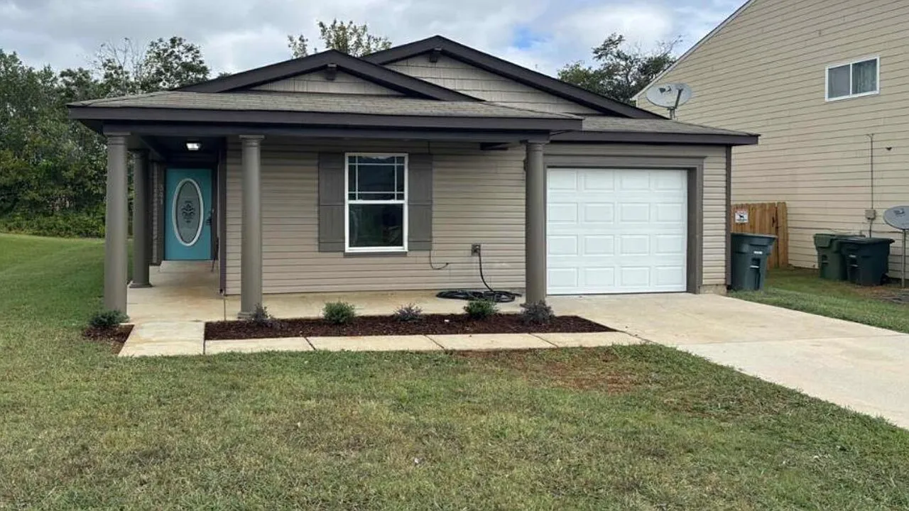 3 bed, 1500 sqft, $1,800 — Photo 1