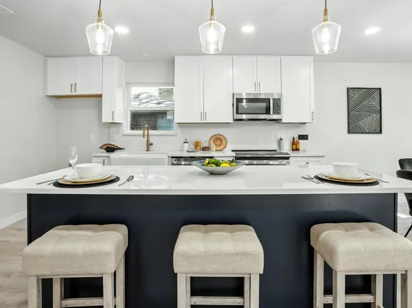 5205 Parliament Dr, Arlington, TX 76017