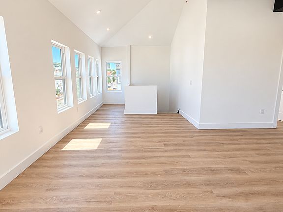 5th image of 275 Shrewsbury St #3