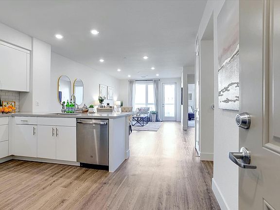 4th image of 5951 Sunstone Dr Unit 220