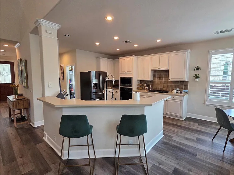 8208 Endeavor Cir — Photo 32
