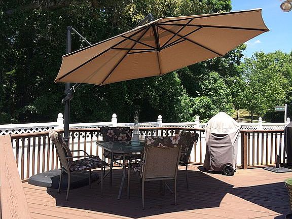 Expansive back deck