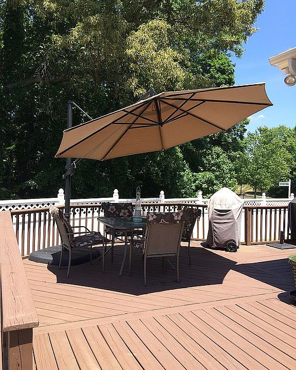 Expansive back deck