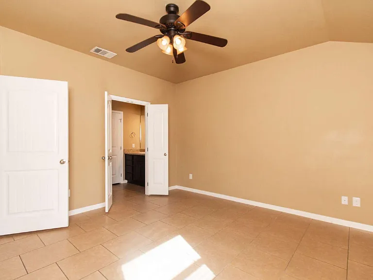 4602 Cambridge Dr #B — Photo 15