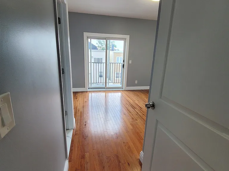 84 Andrew St — Photo 16