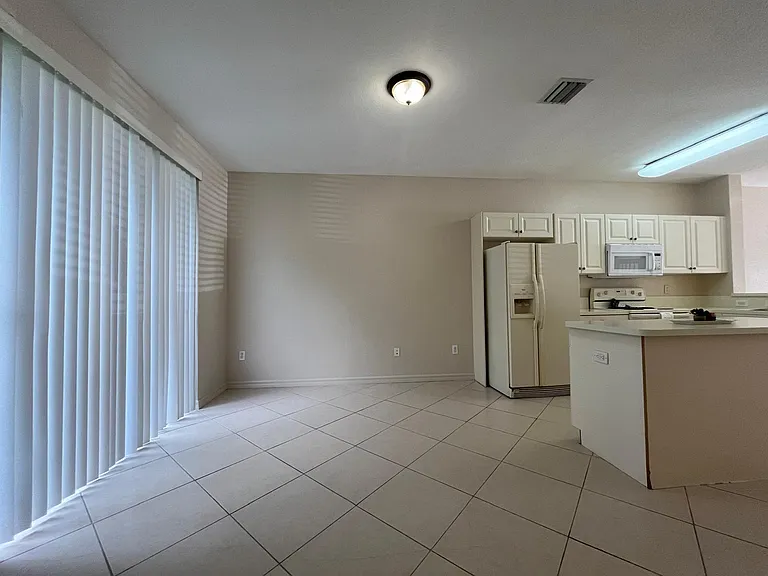 1932 Alamanda Way — Photo 8