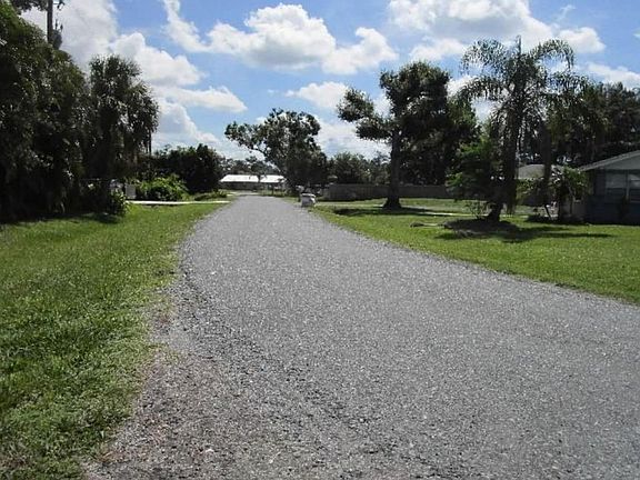 Exterior Neighborhood (street photo)