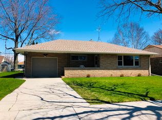 635 S 32nd St, Manitowoc, WI 54220