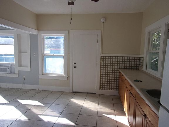 3rd image of 2409 4th Ave N #2