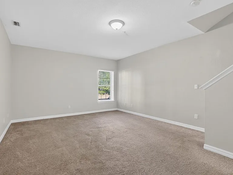 340 E Ashley St — Photo 10
