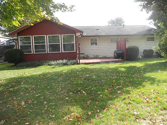 2nd image of 761 Forest Lawn Dr