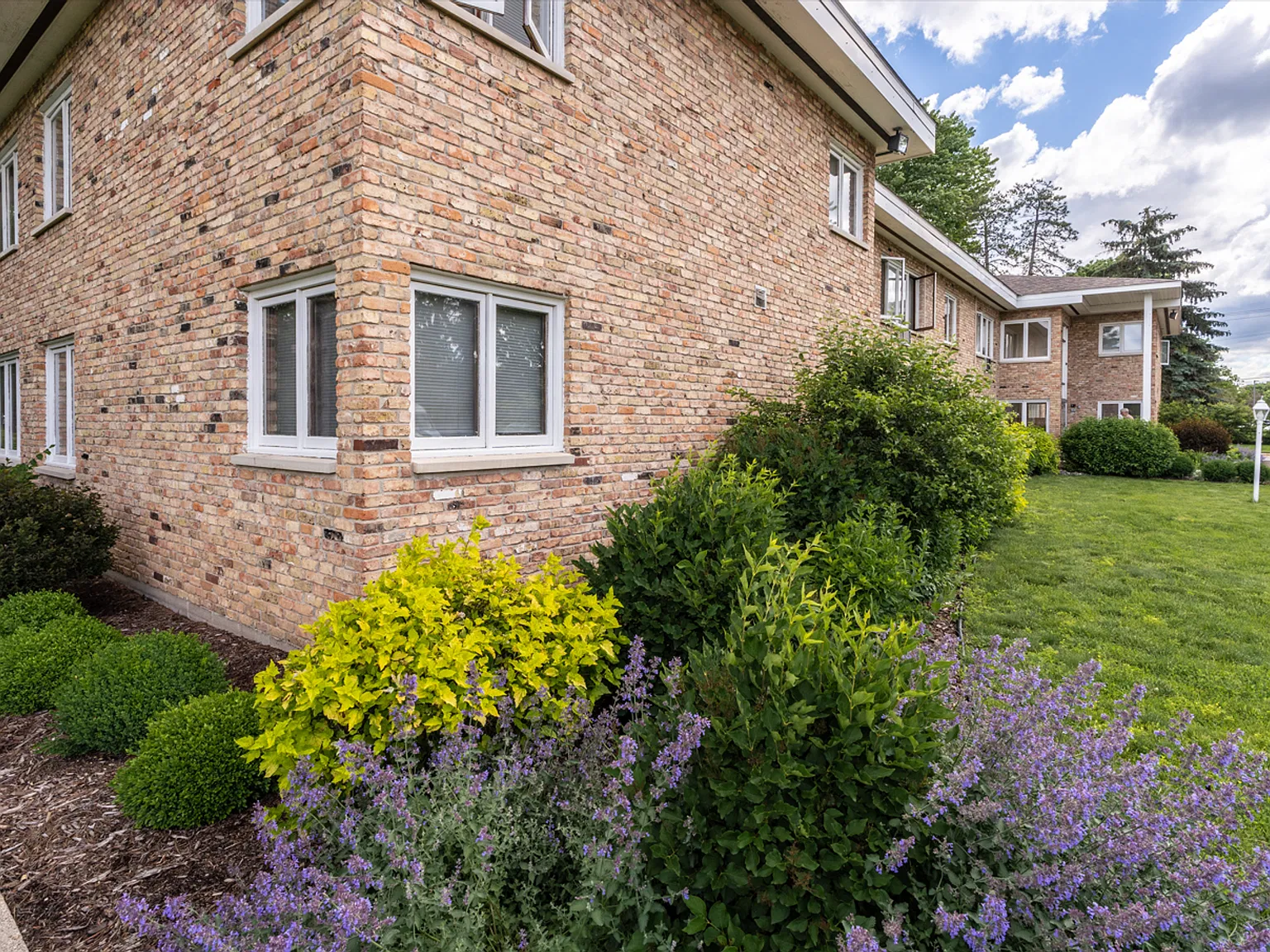 Spacious Bloomington Living with Utilities Included - 1 & 2 bedrooms — Photo 4