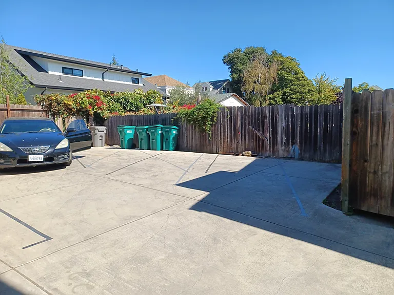 1084 Aileen St — Photo 22