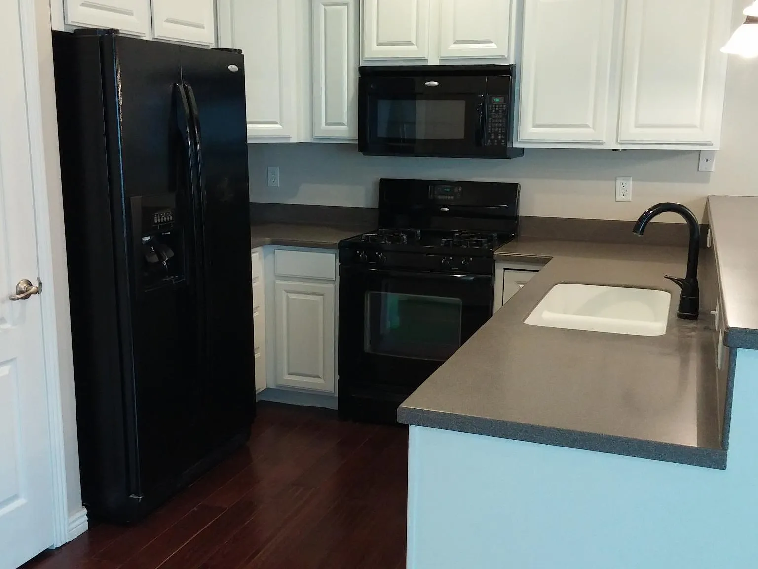 3 bed, 2.5 bath, 1579 sqft, $1,900 — Photo 1